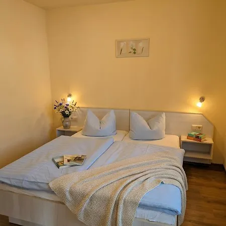 Hotel Und Appartements Jaegerhof Ruegen Hotel 3*