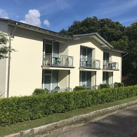 Hotel Und Appartements Jaegerhof Ruegen Hotel 3*