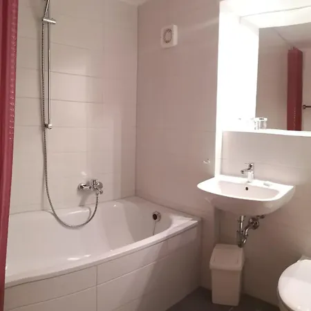 Hotel Und Appartements Jaegerhof Ruegen